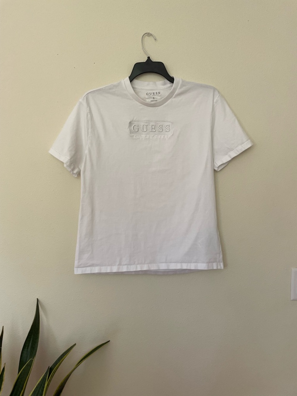 🌷 GUESS White Short Sleeve Tee with Embossed Logo #56